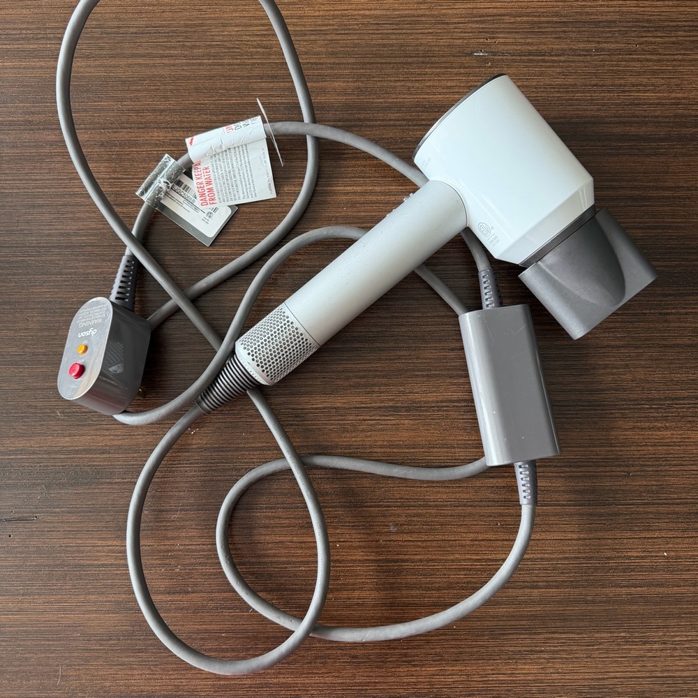 Dyson Blow Dryer with smoothing attachment